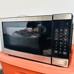 Microwave 700 Watts 