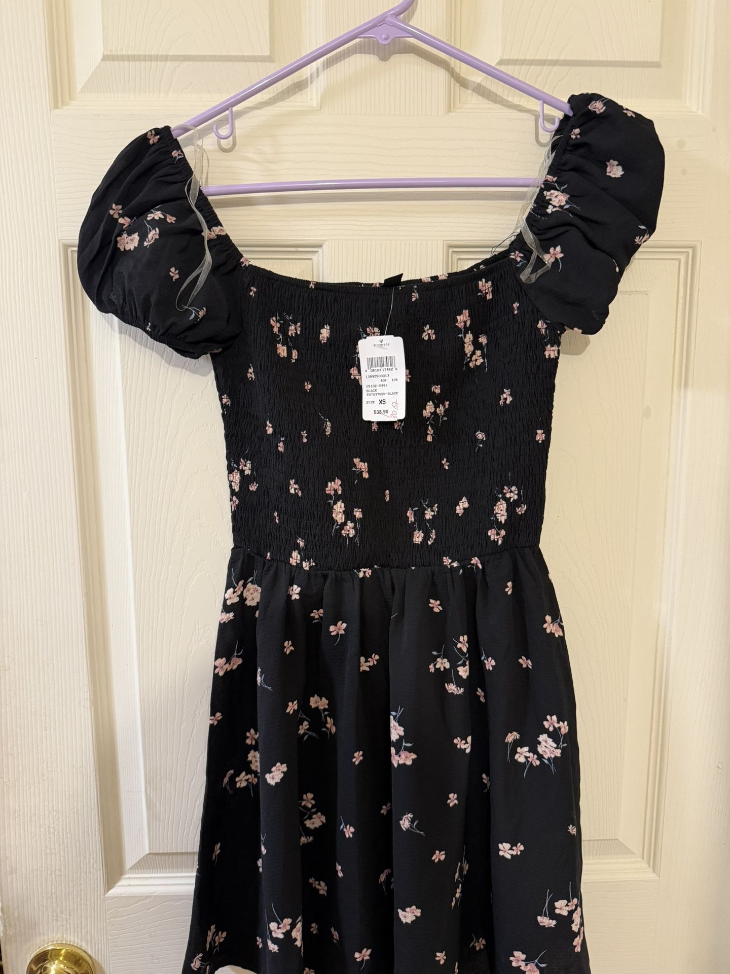 New Windsor Vintage-inspired Floral Puff Short Sleeve Mini Dress—Size XS(Stretchy)