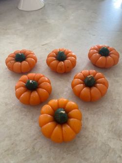 6 pumpkin candles