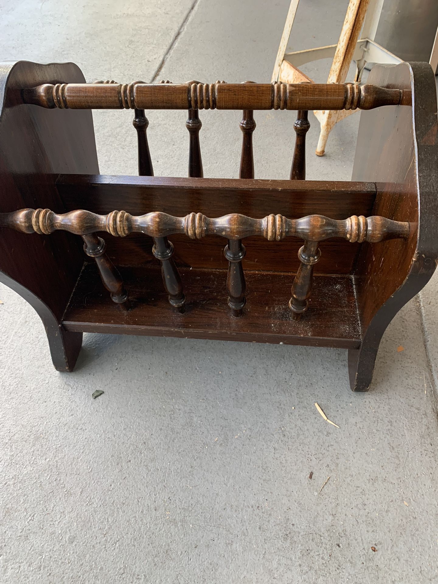 Wood magazine rack