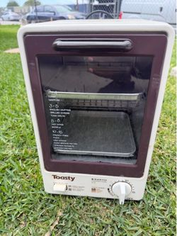 Vintage Sanyo Model SK3F Toastie Toasty Toaster Oven