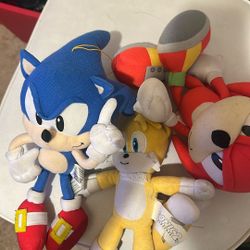 Some Sonic The Hedgehog Plushy’s Pretty Good Condition