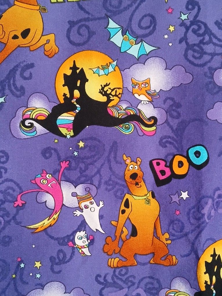 Scooby Doo Scrub Top Purple Womens Size Small Halloween Haunted House Ghosts