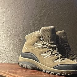 Bearpaw Woman’s Hiking Boots size 11