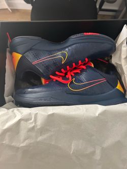 Kobe V Caitlin Clark shoes size 8
