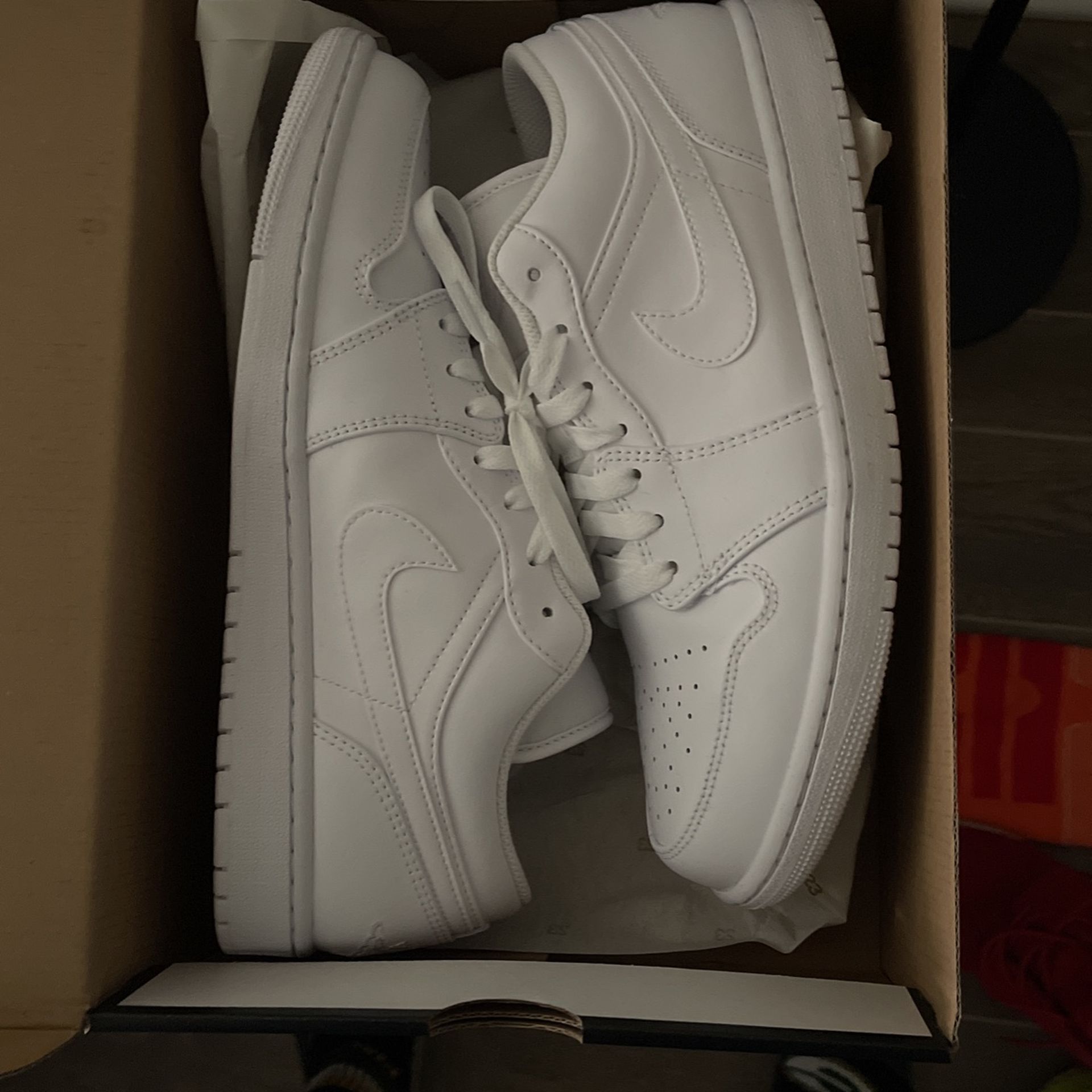 Jordan 1 lows Triple White