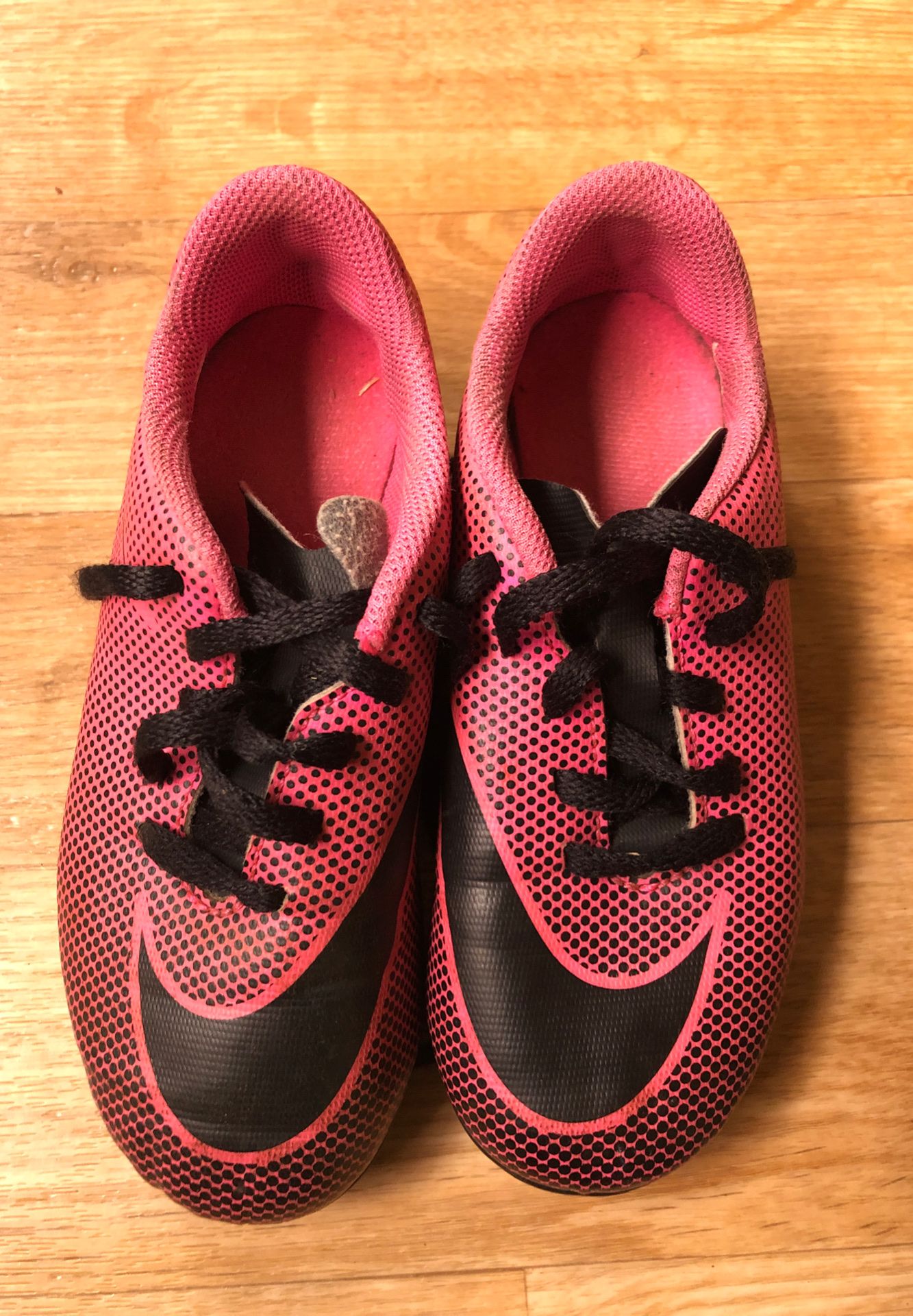 Soccer shoes 11c nike (free)