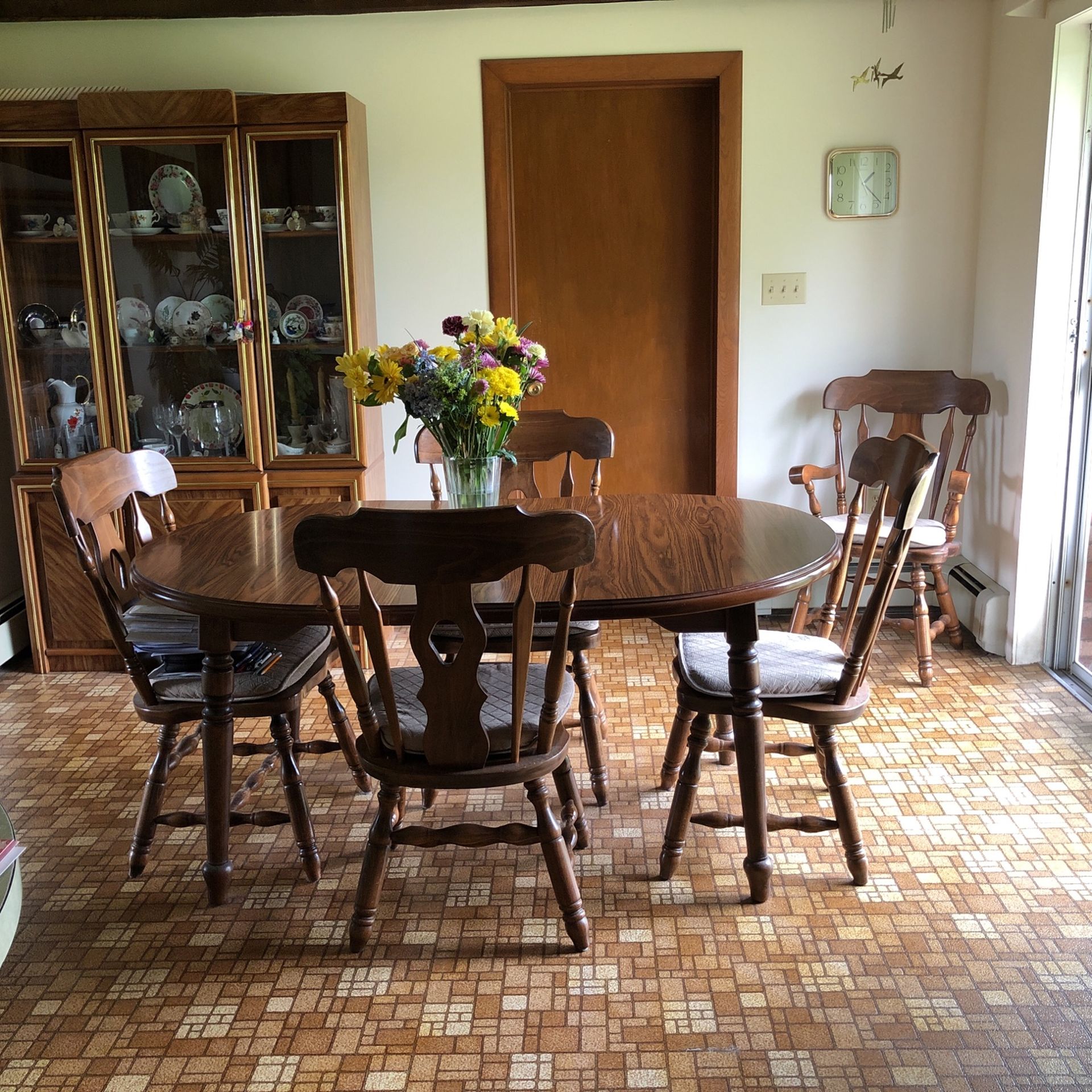 Dining Room Table - 2 Leaves- Reduced Price !