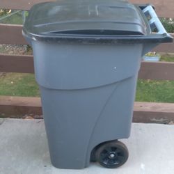 Rolling Garbage Can 