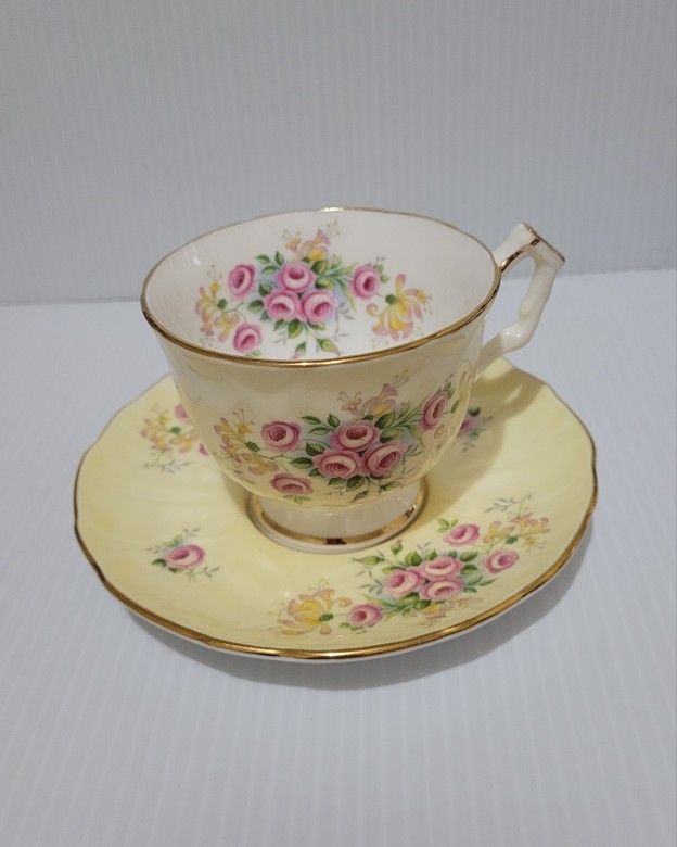 Vintage Aynsley England Bone China Tea Cup & Saucer Set Excellent Condition.