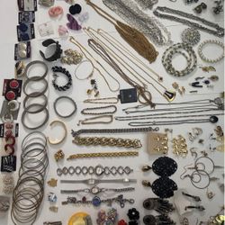 115 Piece Vintage Jewelry Lot! 