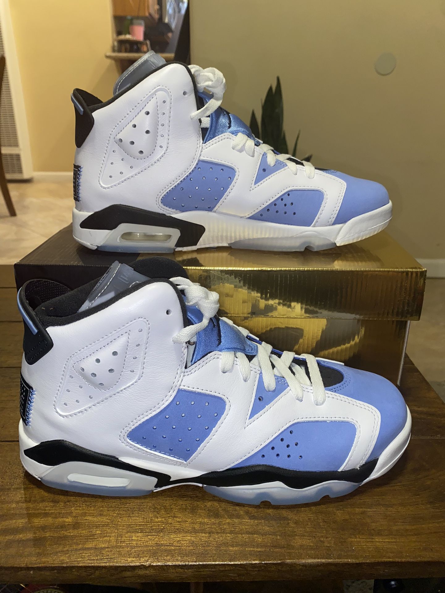 Air Jordan 6 Retro “UNC White” size 7y