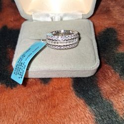 BEAUTIFUL STERLING /MOISSANITE BAND