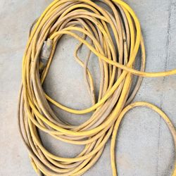 Estecion Cord  100 FT ?? Cordon Usado De 100 Pies 