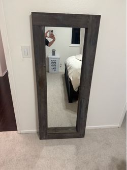 Stand mirror