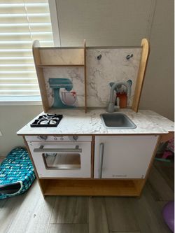 Wooden Kid Kraft kitchen