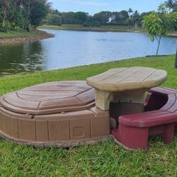 Step2 Naturally Playful Sandbox/pool, Picnic Table Bench 