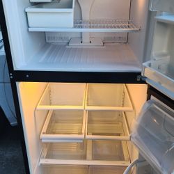 Precioso Refrigerador Whirlpool Seminuevo Tiene Maquina Para Hacer Hielo Listo Para Usar Super Limpio Lo Tengo Conectado $200