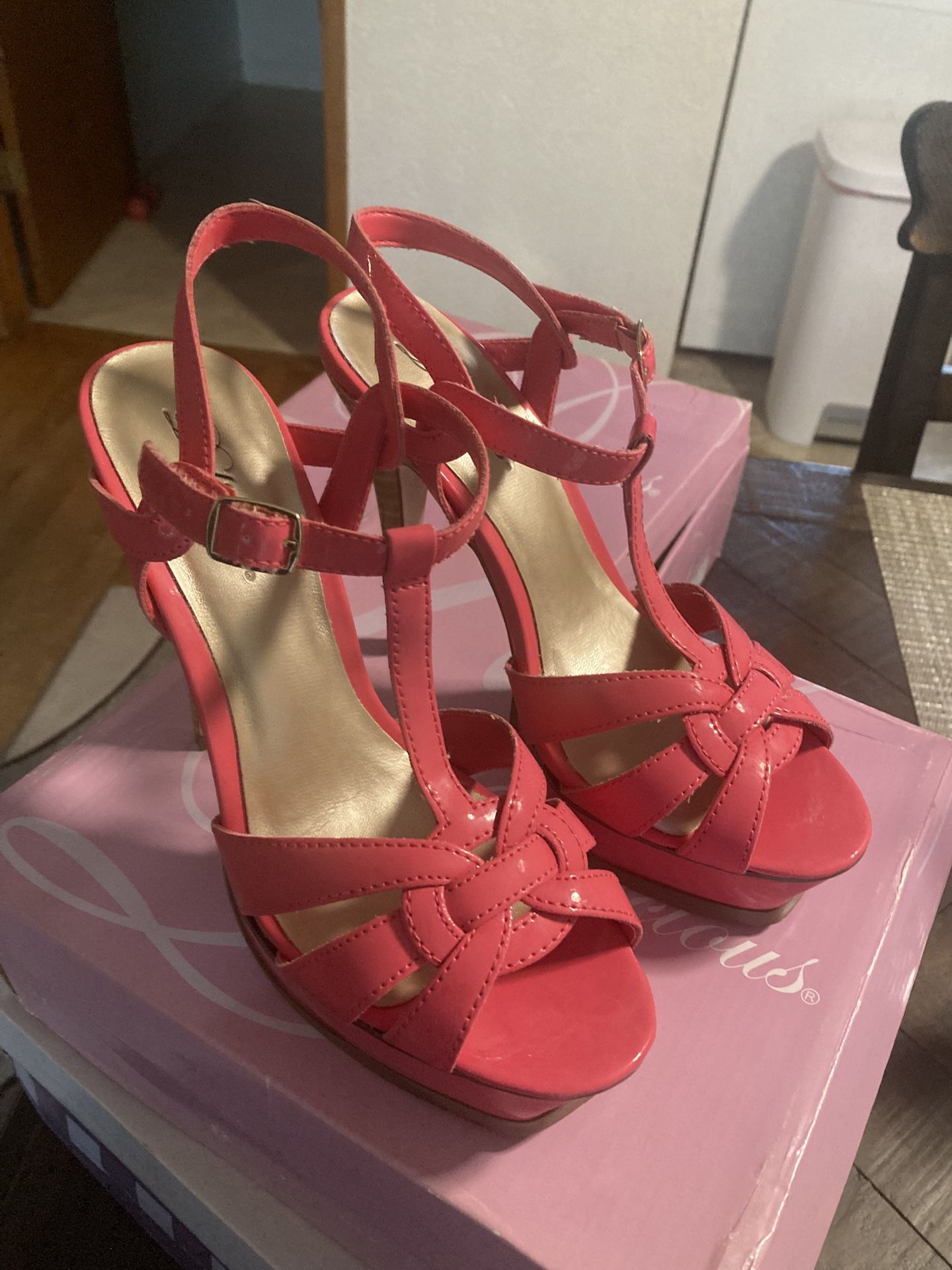 Delicious High Heels Size 7