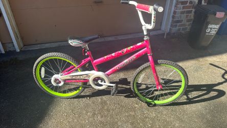 Free girl’s bike! Easy driveway pickup! Pending pick up