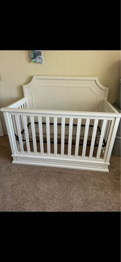 White wooden baby crib in excellent condition