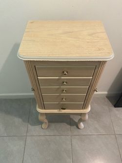 Jewelry cabinet