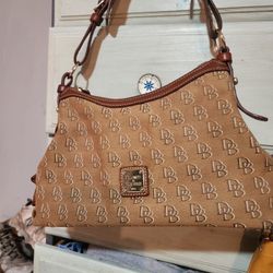 Dooney And Bourke Purse 