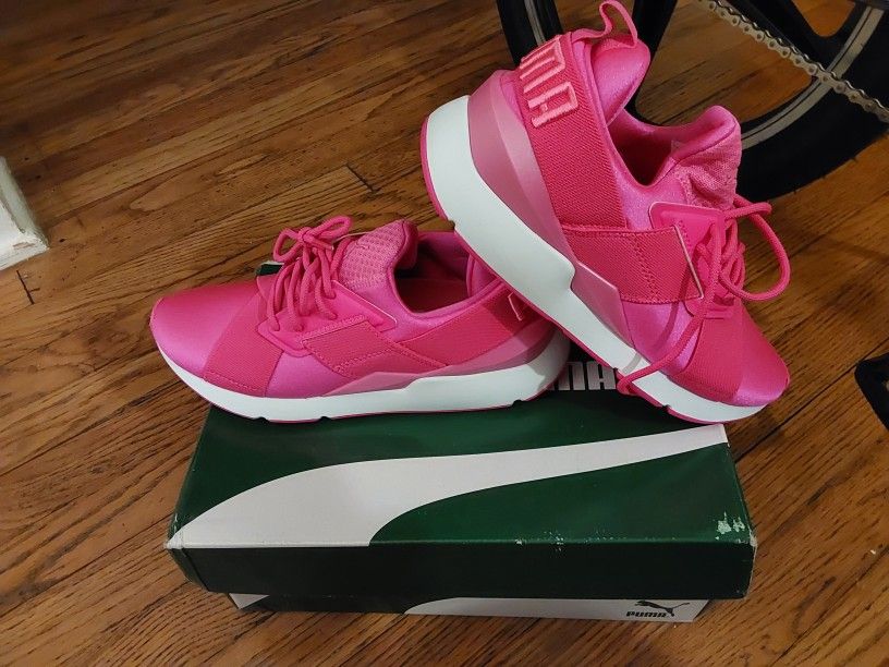 Women's Pink Pumas Size 8 And A Half (8 1/2) Read Description...