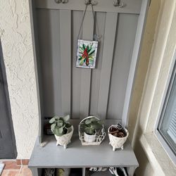 Like-New Coat + Shoe Rack Combo – Entryway Must-Have! 🌴