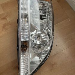 Kia Sorento Headlight Passenger Side Only!!