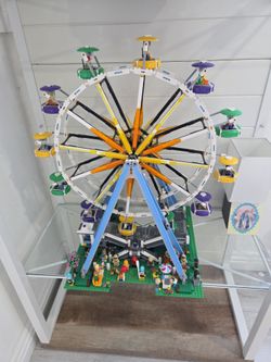 LEGO FERRIS WHEEL.  RARE ASSEMBLES ROTATES BATTERY OPERATED AND TONS OF  EXTRA CHARACTERS