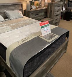 Queen-size Wood Headboard, Bed Frame, & Footboard