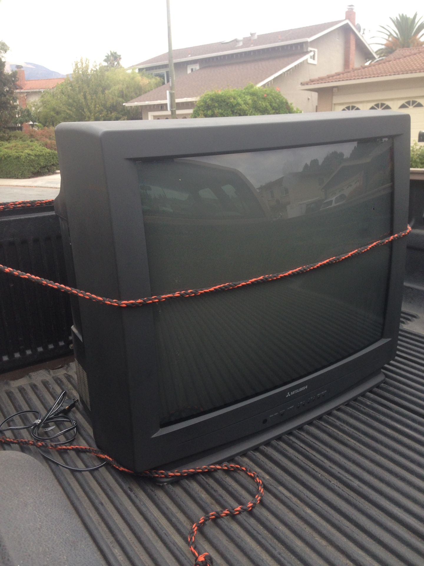 Mitsubishi 32" TV CRT