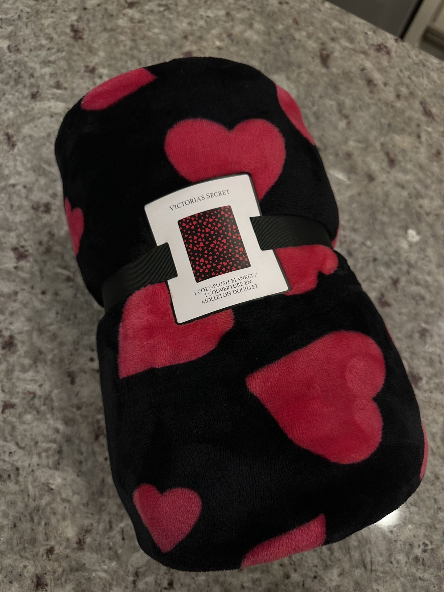Victoria’s Secret Cozy Plush Blanket – Brand New