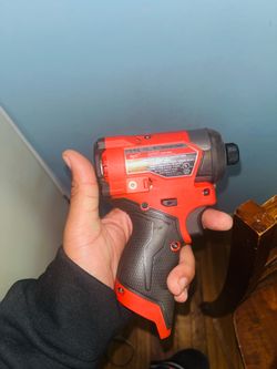 Milwaukee M12 FUEL 1/4 impact driver