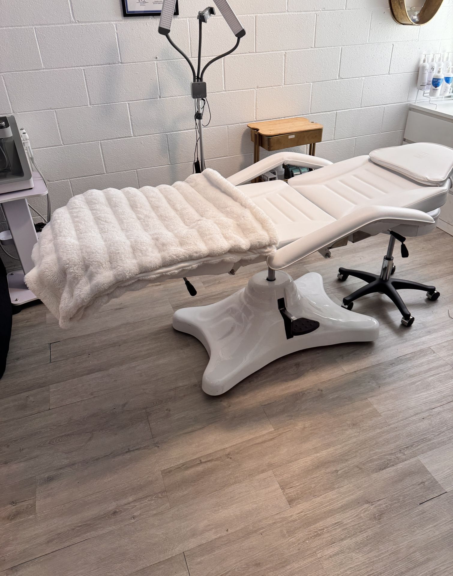 Hydraulic Facial Bed