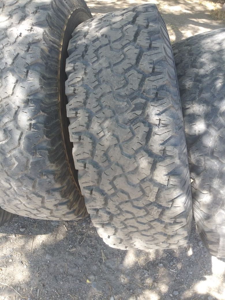 Jeep wheels bfg all terrain 31x10 50r15 for sale in nuevo ca offerup