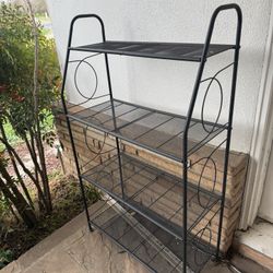 Plant / Outside Shelf Garden