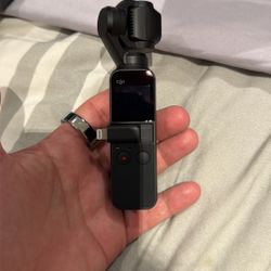 DJI Osmo Pocket - Handheld 3-Axis Gimbal Stabilizer with integrated Camera 12 MP 1/2.3" CMOS 4K60 Video, for YouTube, TikTok, Video Vlog, Streamlabs, 