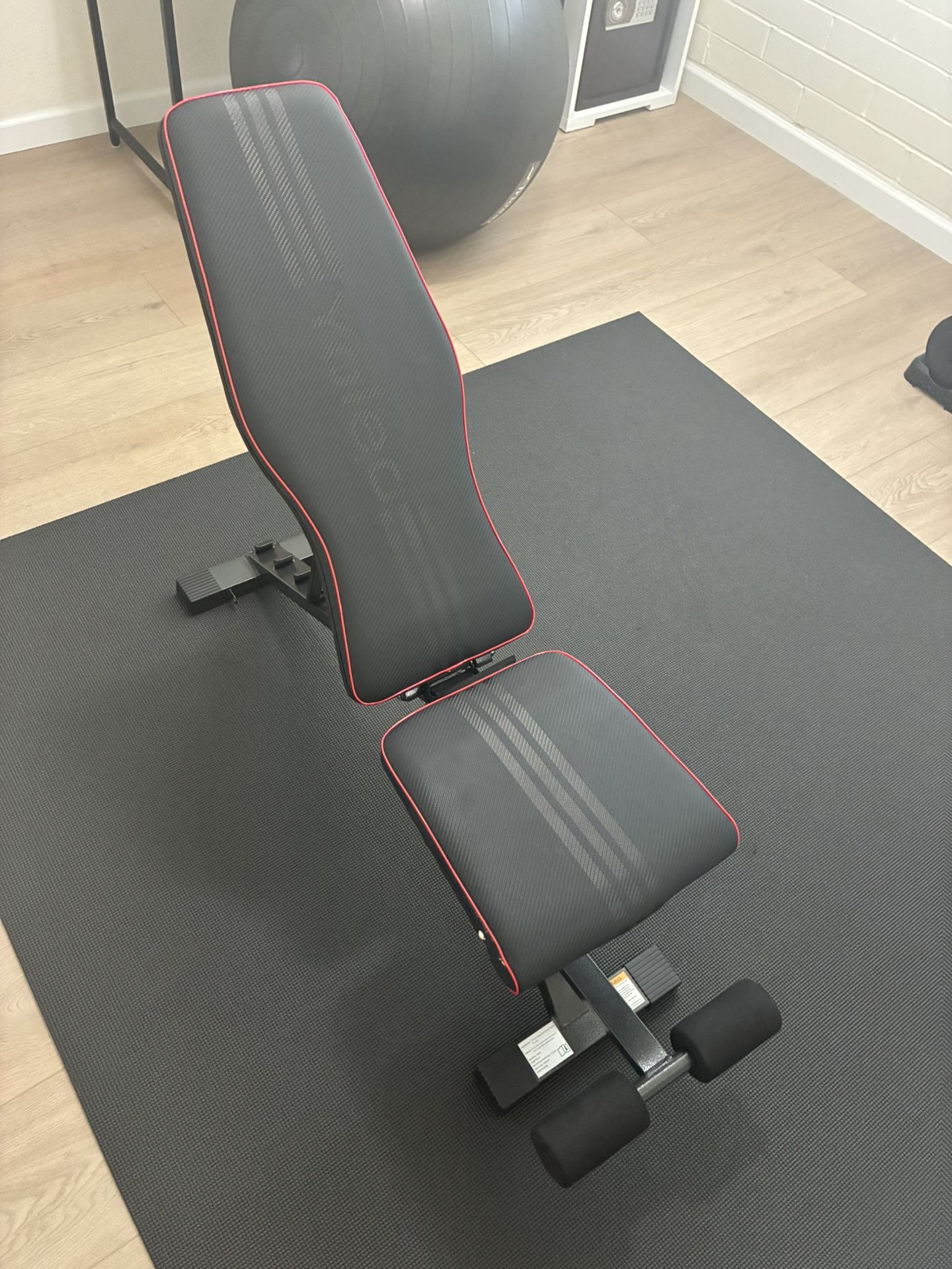 Adjustable Weight Bench