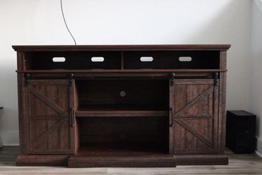 Entertainment Center/TV Stand