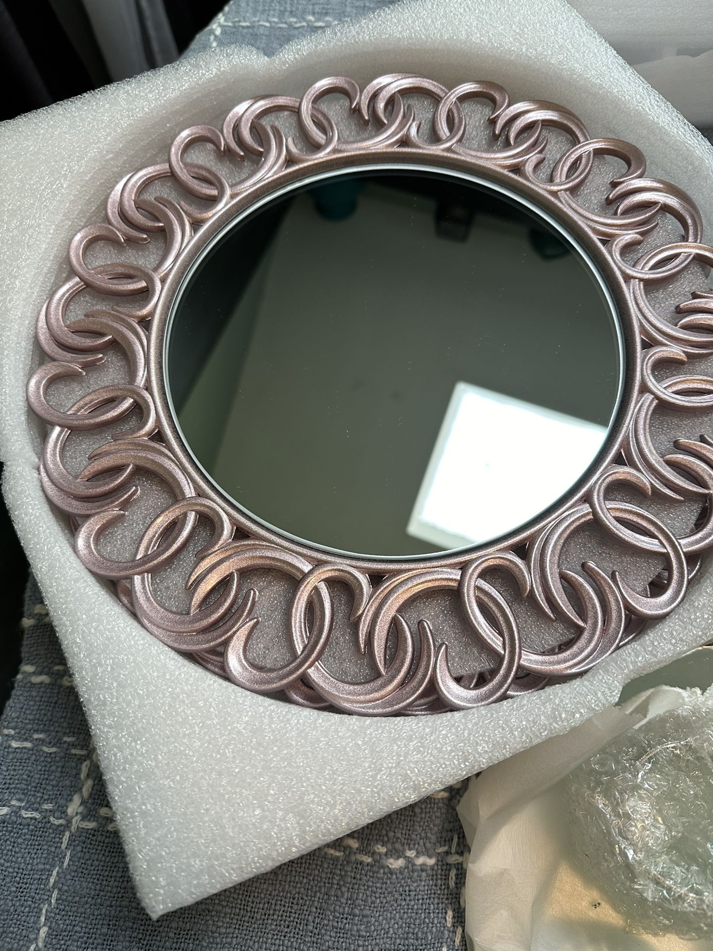 13Charger Plates Set of 6, Mirror Chargers for Dinner Plates, Plastic Plate Chargers with Entwined Swirl Rim, Round Chargers for Tabl