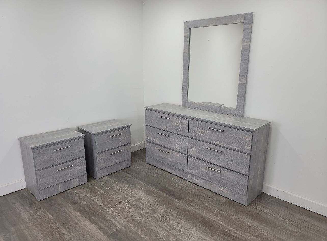 Dresser Whit Mirror And 2 Nightstands - Cómoda Con Espejo Y 2 Mesitas De Noche