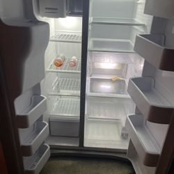 Samsung Double Door Refrigerator For Sale. Works Great.