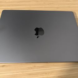 MacBook Pro 14” M2 Max 1TB storage 32 GB memory