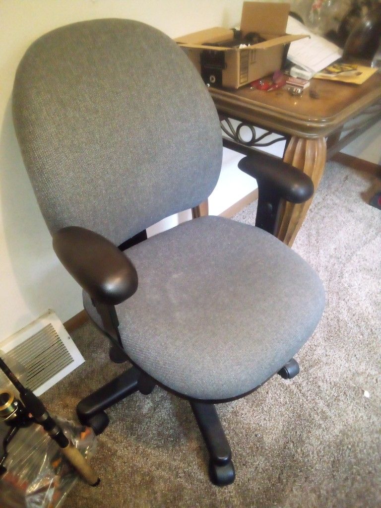 Office Chair Like New Very Comfortable 