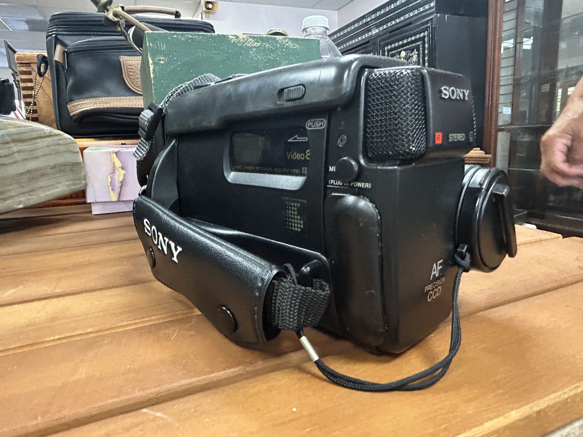 SONY Handy Camcorder CCDTR7 for Sale in Garden Grove, CA OfferUp
