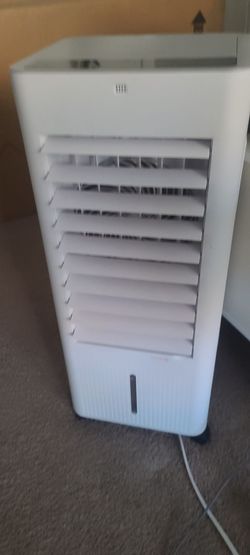 Portable evaporative cooler