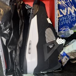 Air Jordan 4 Retro