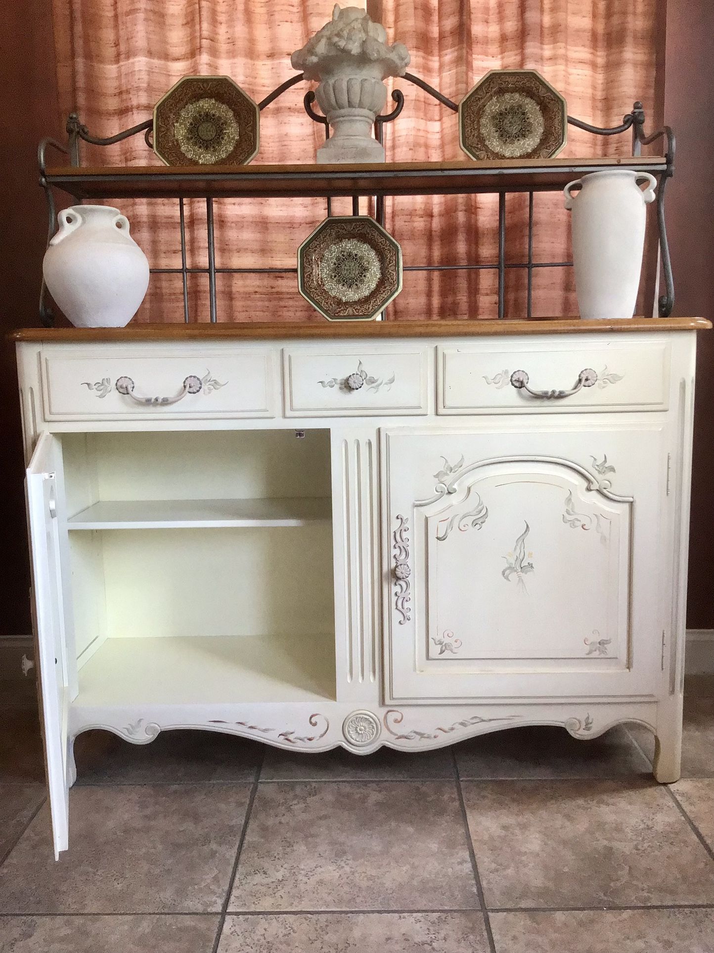 Ethan Allen Furniture (80% Off)